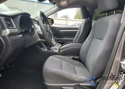 2019 Toyota Highlander Le z USA, uszkodzony, nr VIN 5TDZZRFH9KS303776